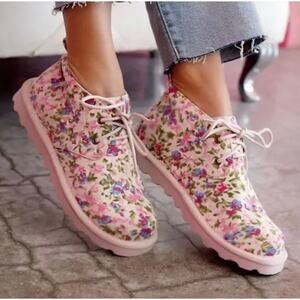 Bearpaw NWOB Sz 8 Skye Ivory Chukka Flower Print Booties Lightweight Shoes